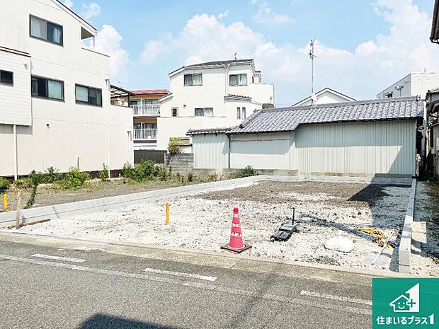 周辺は落ち着いた街並みの住宅地!子育てがしやすい住環境です!まだ未完成ですが、現地でしかわからない事もございます。是非一度ご覧ください。