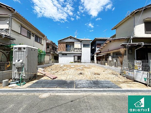 周辺は落ち着いた街並みの住宅地!子育てがしやすい住環境です!まだ未完成ですが、現地でしかわからない事もございます。是非一度ご覧ください。