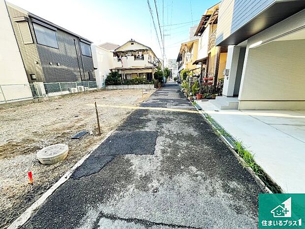 周辺は落ち着いた街並みの住宅地！子育てがしやすい住環境です！まだ未完成ですが、現地でしかわからない事もございます。是非一度ご覧ください。