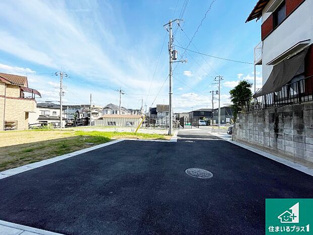 周辺は閑静な住宅街です。前面道路もしっかりと有りますので車の出し入れも安心ですよ!