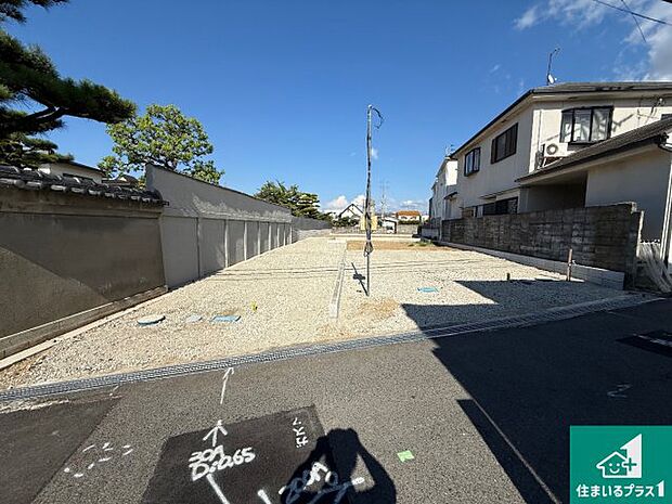 周辺は落ち着いた街並みの住宅地!子育てがしやすい住環境です!まだ未完成ですが、現地でしかわからない事もございます。是非一度ご覧ください。