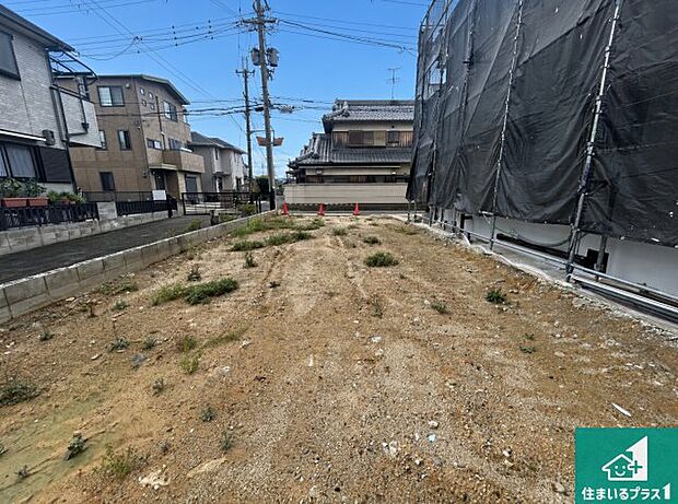 周辺は落ち着いた街並みの住宅地！子育てがしやすい住環境です！まだ未完成ですが、現地でしかわからない事もございます。是非一度ご覧ください。