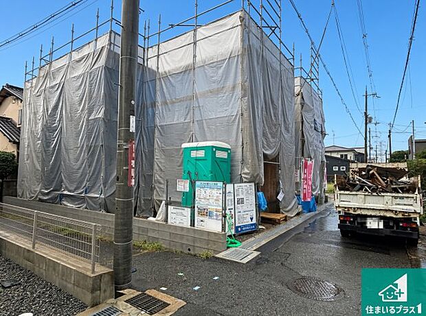 周辺は落ち着いた街並みの住宅地!子育てがしやすい住環境です!まだ未完成ですが、現地でしかわからない事もございます。是非一度ご覧ください。