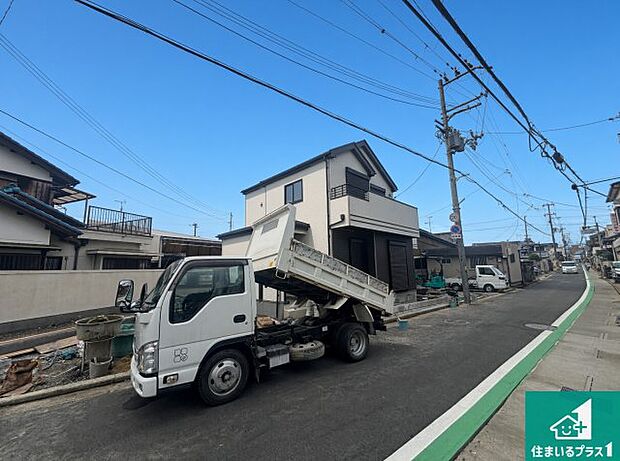 周辺は落ち着いた街並みの住宅地！子育てがしやすい住環境です！まだ未完成ですが、現地でしかわからない事もございます。是非一度ご覧ください。