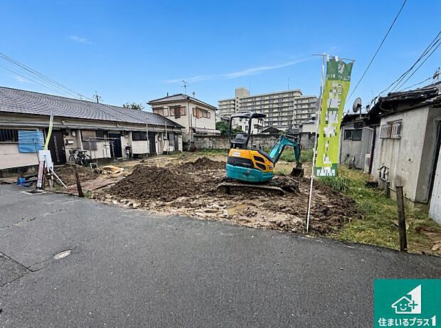 周辺は落ち着いた街並みの住宅地！子育てがしやすい住環境です！まだ未完成ですが、現地でしかわからない事もございます。是非一度ご覧ください。