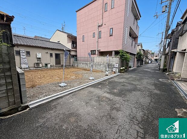 周辺は落ち着いた街並みの住宅地!子育てがしやすい住環境です!まだ未完成ですが、現地でしかわからない事もございます。是非一度ご覧ください。