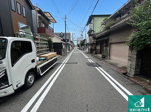 周辺は落ち着いた街並みの住宅地!子育てがしやすい住環境です!まだ未完成ですが、現地でしかわからない事もございます。是非一度ご覧ください。