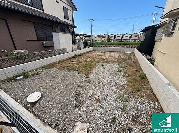 周辺は落ち着いた街並みの住宅地！子育てがしやすい住環境です！まだ未完成ですが、現地でしかわからない事もございます。是非一度ご覧ください。