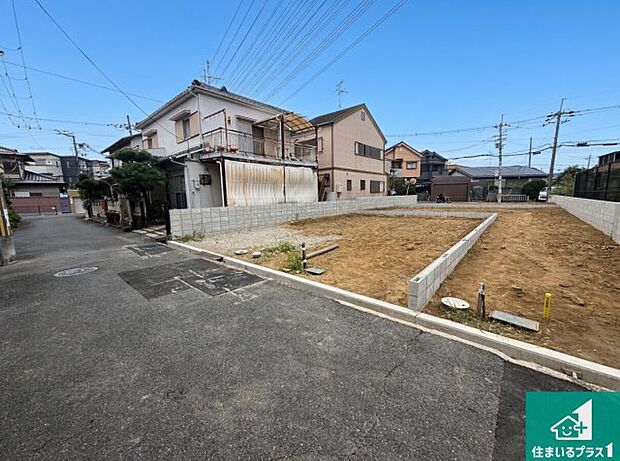 周辺は落ち着いた街並みの住宅地！子育てがしやすい住環境です！まだ未完成ですが、現地でしかわからない事もございます。是非一度ご覧ください。