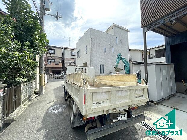 周辺は落ち着いた街並みの住宅地!子育てがしやすい住環境です!まだ未完成ですが、現地でしかわからない事もございます。是非一度ご覧ください。