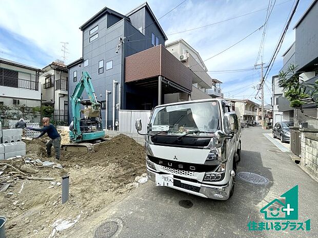 周辺は落ち着いた街並みの住宅地!子育てがしやすい住環境です!まだ未完成ですが、現地でしかわからない事もございます。是非一度ご覧ください。