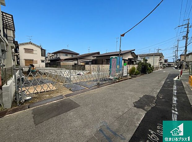 周辺は落ち着いた街並みの住宅地！子育てがしやすい住環境です！まだ未完成ですが、現地でしかわからない事もございます。是非一度ご覧ください。