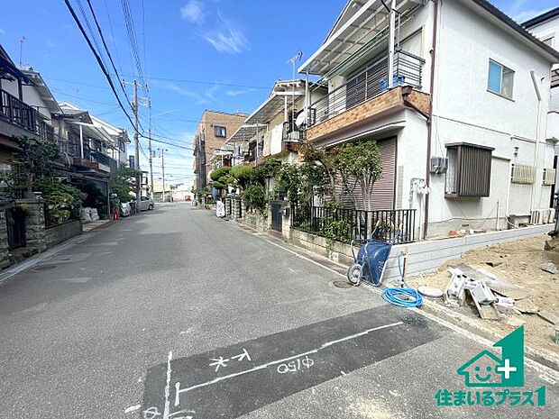 周辺は落ち着いた街並みの住宅地!子育てがしやすい住環境です!まだ未完成ですが、現地でしかわからない事もございます。是非一度ご覧ください。