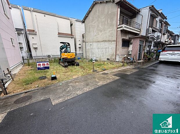 周辺は落ち着いた街並みの住宅地!子育てがしやすい住環境です!まだ未完成ですが、現地でしかわからない事もございます。是非一度ご覧ください。