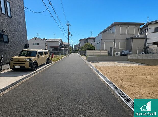 周辺は閑静な住宅街です。前面道路もしっかりと有りますので車の出し入れも安心ですよ!