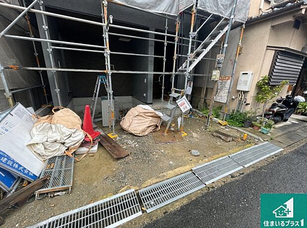 周辺は落ち着いた街並みの住宅地！子育てがしやすい住環境です！まだ未完成ですが、現地でしかわからない事もございます。是非一度ご覧ください。