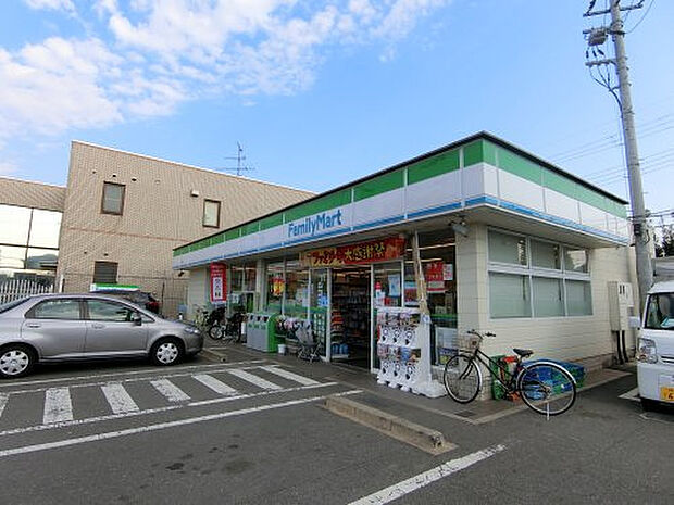 ファミリーマート堺草尾店