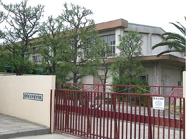 枚方市立楠葉中学校（約1,712m）