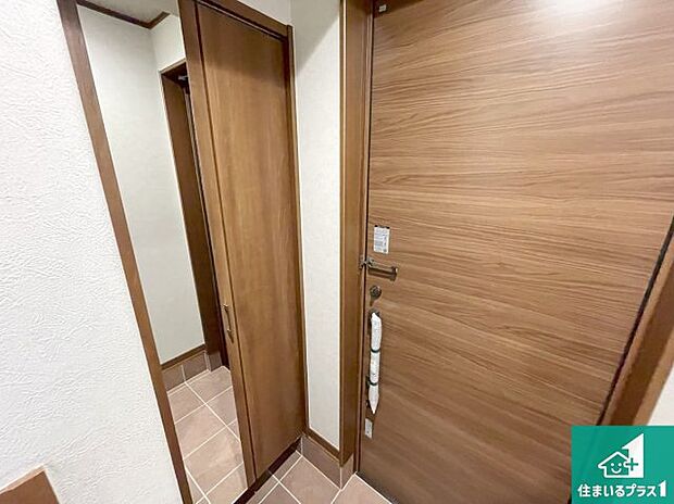 【玄関】シューズボックスにはたくさんの靴が収納できるので玄関周りはいつもスッキリ!ご家族が増えても安心!