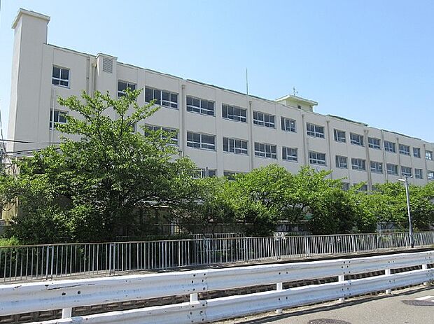 高槻市立柳川小学校