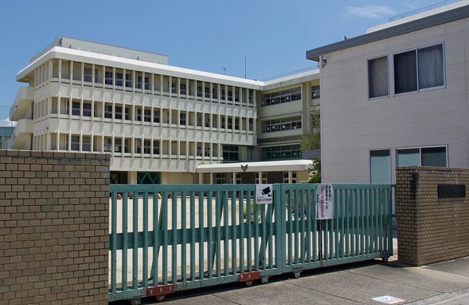 小学校　大和高田市立浮孔小学校：徒歩6分（450ｍ）