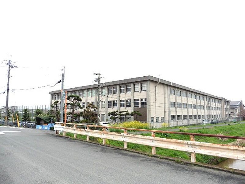 中学校　桜井市立桜井西中学校：徒歩11分（842ｍ）