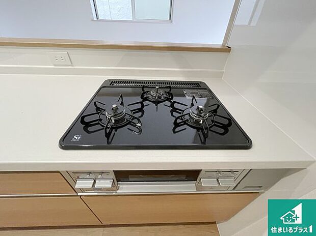 【コンロ】ダブル高火力Siセンサー付きコンロ!3口あるので、まとめて料理をする時も大活躍!