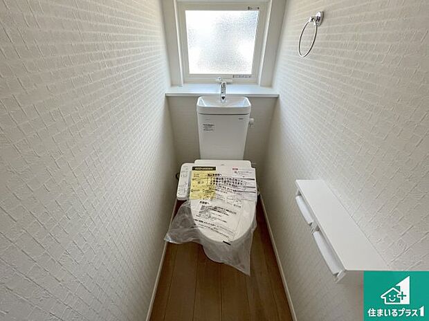 【トイレ】1・2階の2ヶ所にあるので、朝の忙しい時間の順番待ちもなく、深夜の利用にも大変便利です。