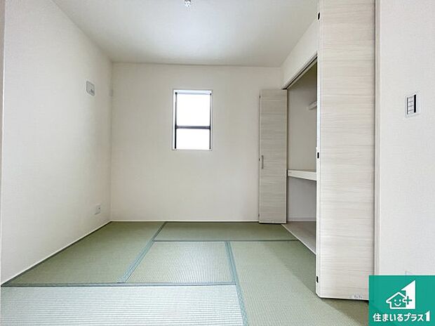 【和室】一室あると便利な和室は客間としてだけでなく、小さなお子様のプレイルームや食後のくつろぎスペースとしてもご利用いただけます。収納もついていますので大活躍間違いなし!