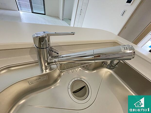 【キッチン水栓】浄水器を内蔵!炊飯時、お茶を作る時に安心してお水を使えます!お湯と冷水、浄水と原水、シャワーの切替えもワンタッチです!