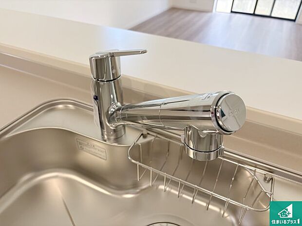 【キッチン水栓】浄水器を内蔵!炊飯時、お茶を作る時に安心してお水を使えます!お湯と冷水、浄水と原水、シャワーの切替えもワンタッチです!