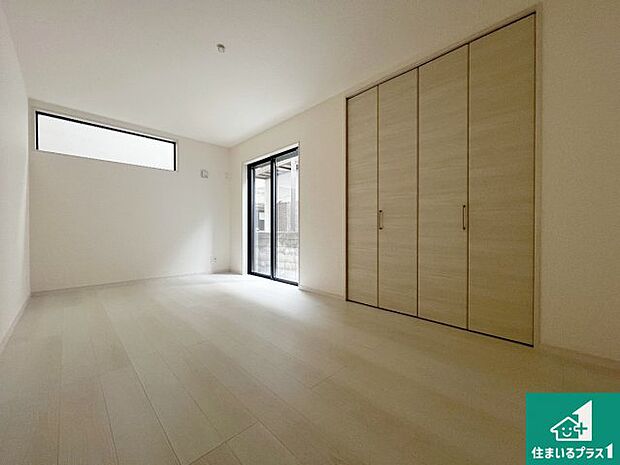 【洋室】シンプルな洋室は、自分好みのインテリアが楽しめます♪ご家族とインテリアや家具を選びに行くのは新築購入時の醍醐味の一つです。ぜひお楽しみください♪