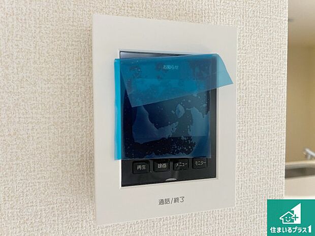 【カラーモニターインターホン】声だけでなく来訪者の姿や顔がモニターで確認できるので、小さなお子様がいらっしゃるご家庭でも安心できます!