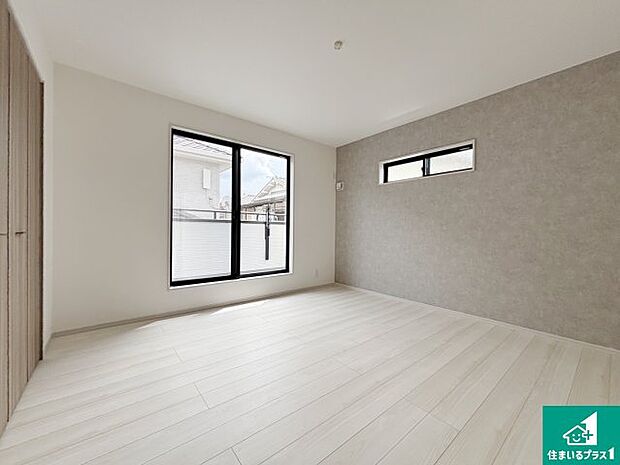 【洋室】シンプルな洋室は、自分好みのインテリアが楽しめます♪ご家族とインテリアや家具を選びに行くのは新築購入時の醍醐味の一つです。ぜひお楽しみください♪