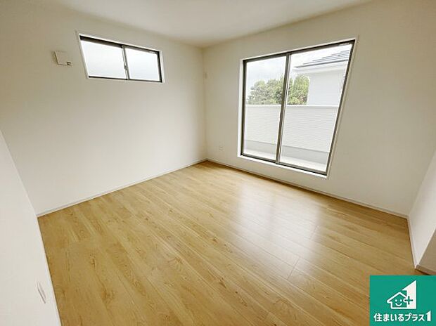 【洋室】シンプルな洋室は、自分好みのインテリアが楽しめます♪ご家族とインテリアや家具を選びに行くのは新築購入時の醍醐味の一つです。ぜひお楽しみください♪