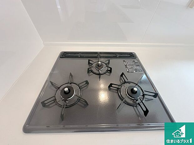 【コンロ】ダブル高火力Ｓｉセンサー付きコンロ！３口あるので、まとめて料理をする時も大活躍！