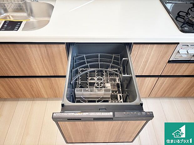 【食器洗い乾燥機】食事後の一仕事、食器洗いをボタン一つでお任せできちゃいます!場所を取らないビルトイン式なので、お料理スペースもしっかり確保!
