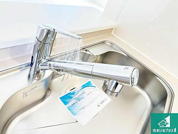 【キッチン水栓】浄水器を内蔵!炊飯時、お茶を作る時に安心してお水を使えます!お湯と冷水、浄水と原水、シャワーの切替えもワンタッチです!