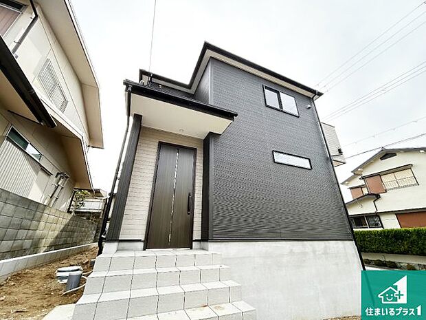 【外観】周辺は落ち着いた街並みの住宅地!子育てがしやすい住環境です!まだ未完成ですが、現地でしかわからない事もございます。是非一度ご覧ください。