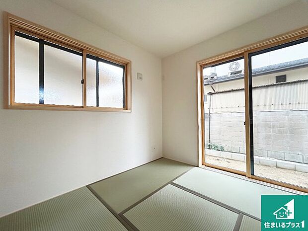 【和室】一室あると便利な和室は客間としてだけでなく、小さなお子様のプレイルームや食後のくつろぎスペースとしてもご利用いただけます。収納もついていますので大活躍間違いなし!