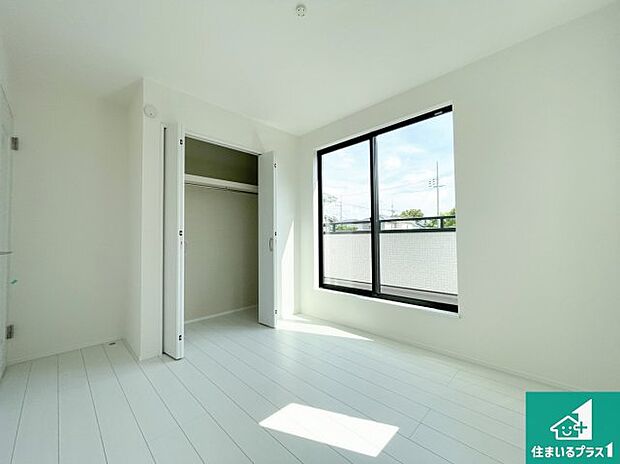 【洋室】収納スペースが充実しているので子供の成長に合わせてたくさん収納ができます!家族構成に合わせた様々な活用ができる収納!