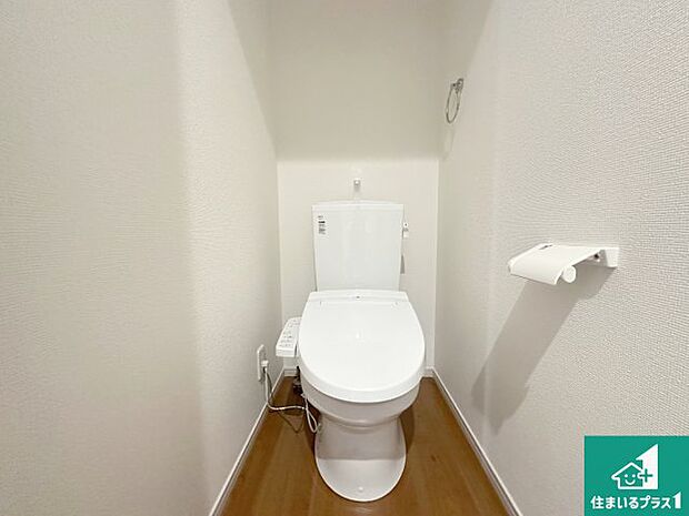 【トイレ】1・2階の2ヶ所にあるので、朝の忙しい時間の順番待ちもなく、深夜の利用にも大変便利です。