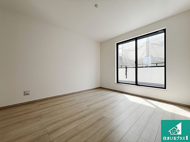 【洋室】シンプルな洋室は、自分好みのインテリアが楽しめます♪ご家族とインテリアや家具を選びに行くのは新築購入時の醍醐味の一つです。ぜひお楽しみください♪