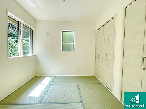 【和室】一室あると便利な和室は客間としてだけでなく、小さなお子様のプレイルームや食後のくつろぎスペースとしてもご利用いただけます。収納もついていますので大活躍間違いなし!