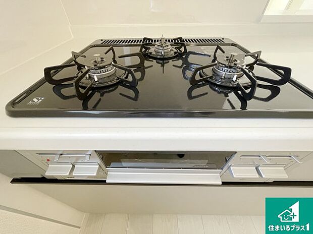 【コンロ】ダブル高火力Siセンサー付きコンロ!3口あるので、まとめて料理をする時も大活躍!