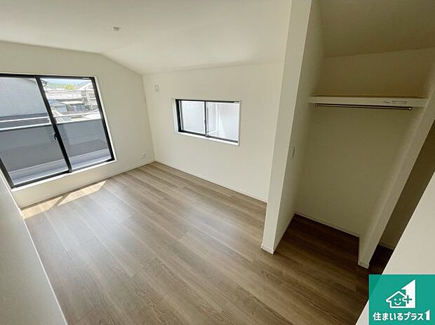 【洋室】シンプルな洋室は、自分好みのインテリアが楽しめます♪ご家族とインテリアや家具を選びに行くのは新築購入時の醍醐味の一つです。ぜひお楽しみください♪