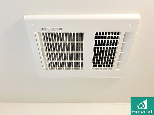 【浴室暖房乾燥機】四季を通して快適なバスライフをお手伝いする浴室暖房乾燥機！浴室の乾燥・暖房・涼風・換気はもちろん、２４時間換気にも対応！ 