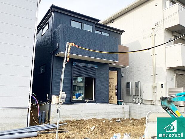 【外観】周辺は落ち着いた街並みの住宅地!子育てがしやすい住環境です!まだ未完成ですが、現地でしかわからない事もございます。是非一度ご覧ください。