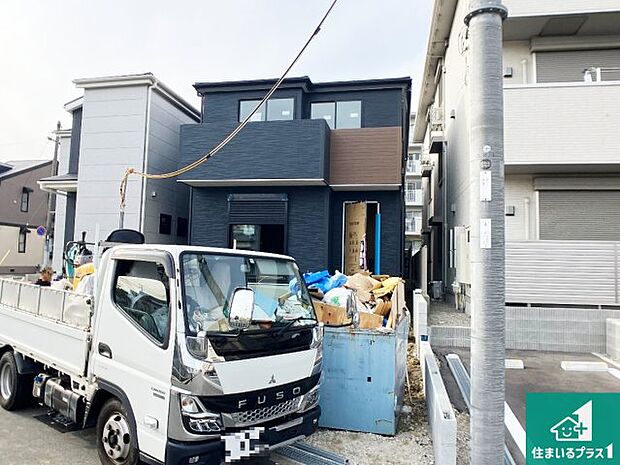 【外観】周辺は落ち着いた街並みの住宅地!子育てがしやすい住環境です!まだ未完成ですが、現地でしかわからない事もございます。是非一度ご覧ください。