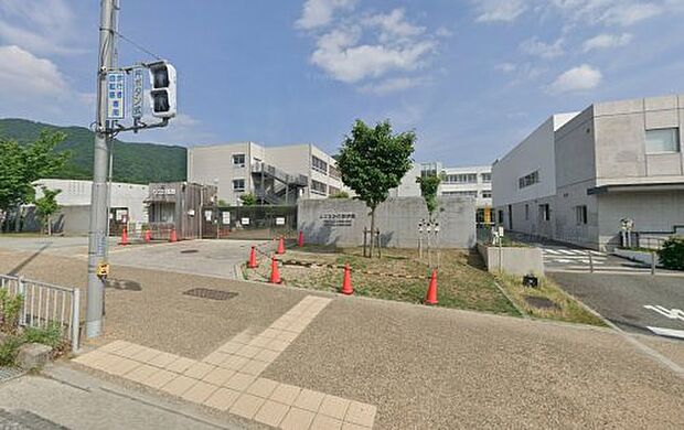 箕面市立止々呂美小学校